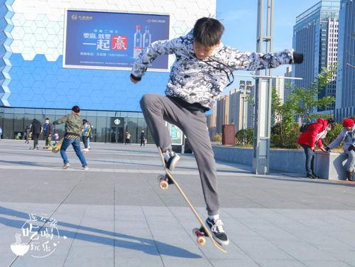 娱乐吃瓜滑板,吃瓜群众围观滑板圈精彩瞬间  第1张